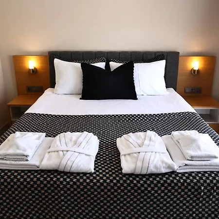 Aparthotel Livia 3*