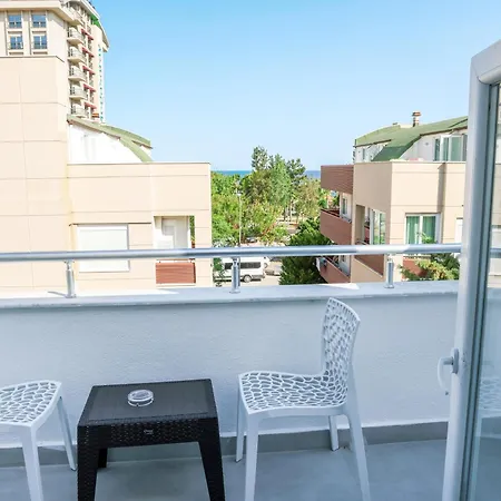 Livia Aparthotel 3*