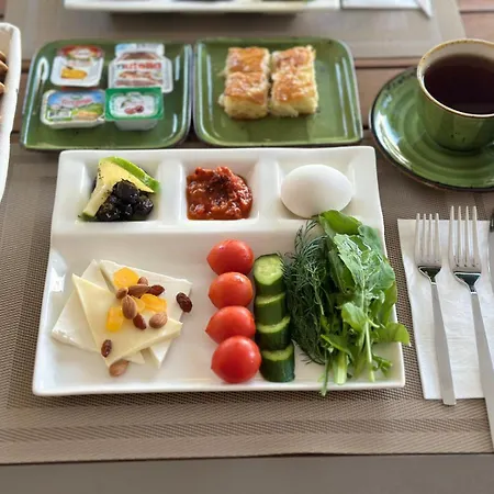 Livia Aparthotel 3*