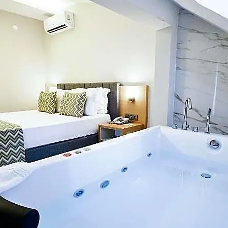 Livia 4*