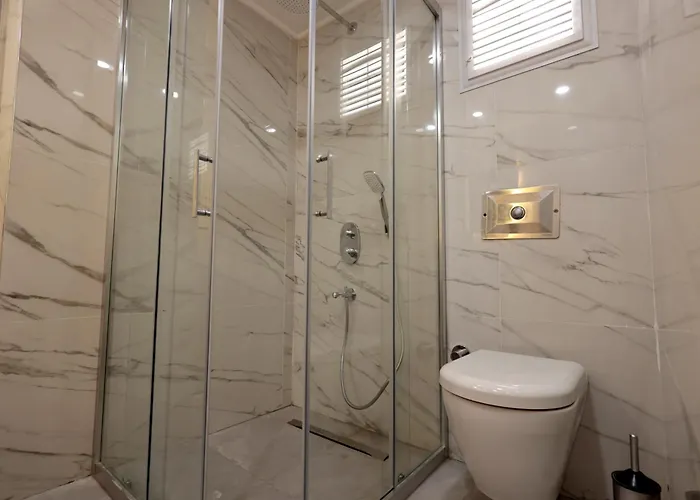 Apart Otel Livia 4*