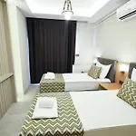 アパートホテル Livia 4*