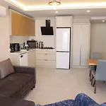 Livia アパートホテル 4*