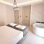 Livia 4*