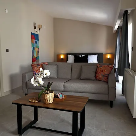 Livia Aparthotel 4*